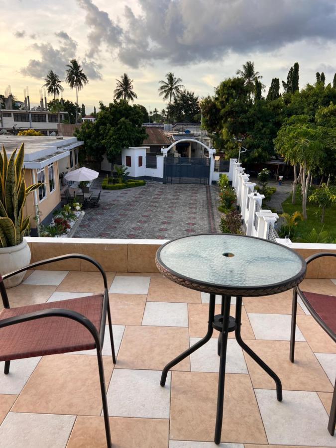 Haika Home Lodge Dar es Salaam Esterno foto