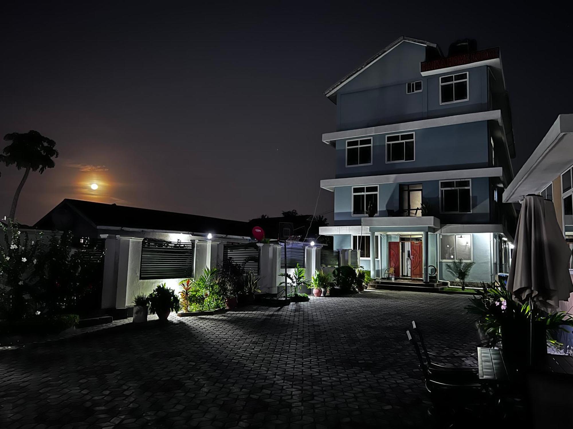 Haika Home Lodge Dar es Salaam Esterno foto